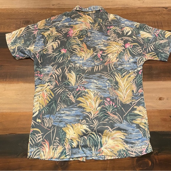 Stiletto 'Bahama'' Custom Tailored Button Down Hawaiian Shirt - Picture 4 of 4